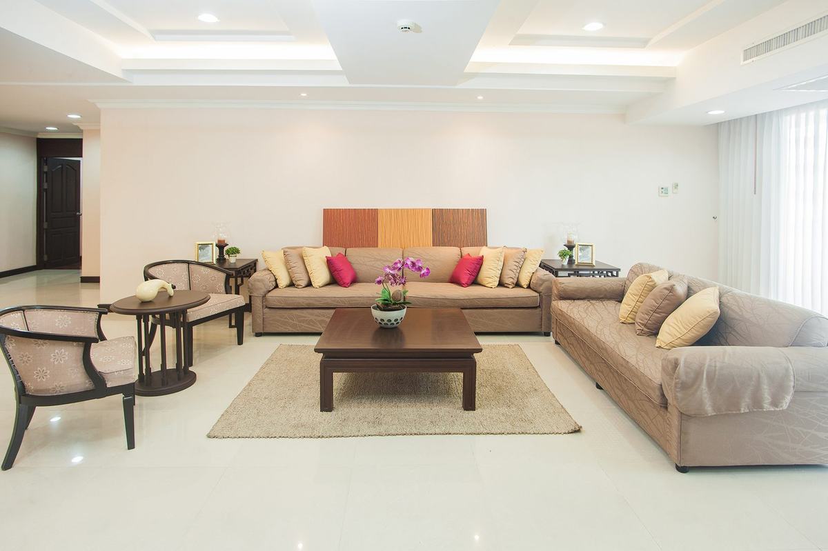 Hawaii Tower — a furnished living room