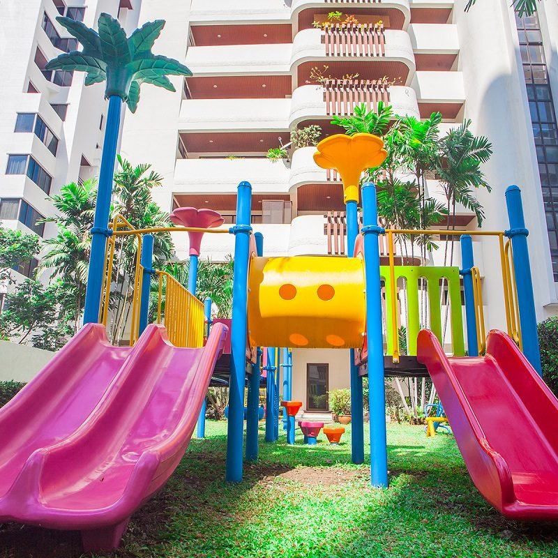 Hawaii Tower — the children's playground between the towers